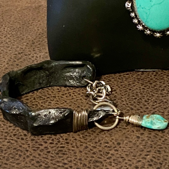 Lucky Brand Faux Turquoise and Silvertone Necklace and bracelet - Picture 5 of 8